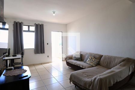 Sala de casa à venda com 3 quartos, 110m² em São Lucas, Belo Horizonte