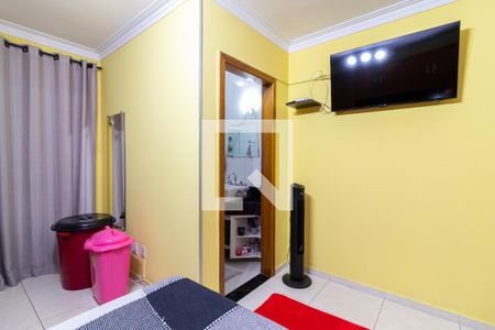 Suíte de casa para alugar com 3 quartos, 80m² em Vila Carbone, São Paulo