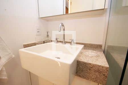 banheiro de kitnet/studio para alugar com 1 quarto, 32m² em Pinheiros, São Paulo