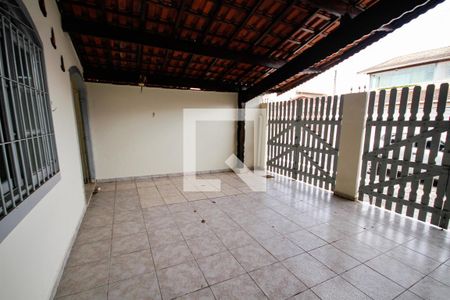 Garagem de casa para alugar com 2 quartos, 110m² em Vilamar, Praia Grande