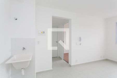 Sala / Cozinha de apartamento para alugar com 2 quartos, 32m² em Vila Minerva, São Paulo