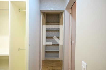 Corredor de apartamento à venda com 2 quartos, 68m² em Vila Sonia, São Paulo
