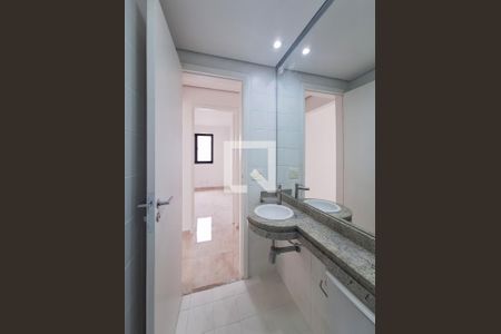 Banheiro social de apartamento à venda com 3 quartos, 70m² em Lauzane Paulista, São Paulo