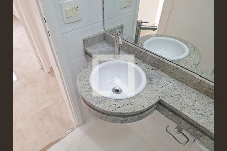 Banheiro social de apartamento à venda com 3 quartos, 70m² em Lauzane Paulista, São Paulo