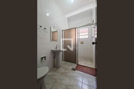 Banheiro  de casa para alugar com 3 quartos, 100m² em Jardim Imperador, Praia Grande