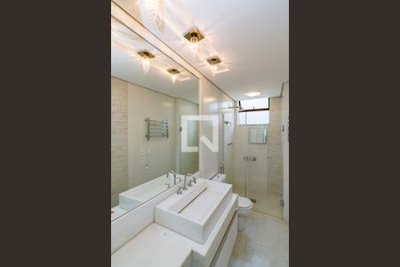 Banheiro da Suíte de apartamento à venda com 3 quartos, 220m² em Sion, Belo Horizonte
