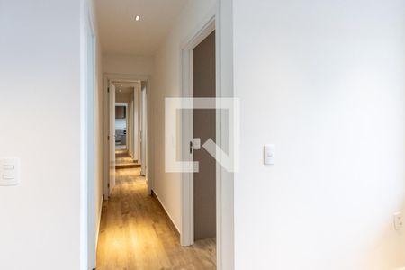 Corredor de apartamento para alugar com 2 quartos, 55m² em Vila Anastácio, São Paulo