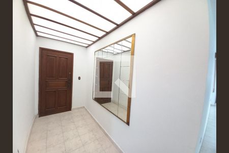 Hall de entrada de apartamento para alugar com 2 quartos, 175m² em Itararé, São Vicente