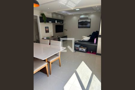 Sala de casa de condomínio à venda com 3 quartos, 147m² em Chácara do Solar III, Santana de Parnaíba