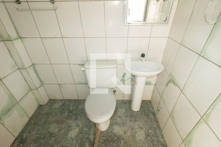 Banheiro de kitnet/studio para alugar com 1 quarto, 30m² em Guaratiba, Rio de Janeiro