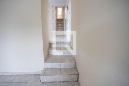 Escada de casa para alugar com 1 quarto, 110m² em Jardim Borborema, São Bernardo do Campo