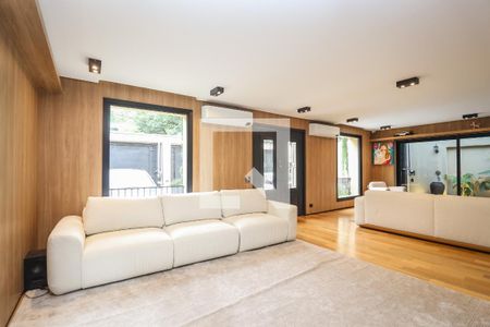 Sala da TV de casa à venda com 3 quartos, 329m² em Jardim Guedala, São Paulo