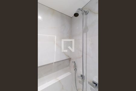 Banheiro Social de apartamento para alugar com 2 quartos, 67m² em Capão Raso, Curitiba