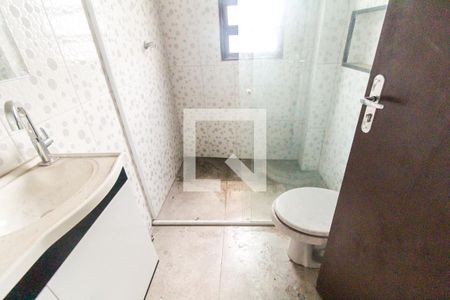 Banheiro da Suíte de casa para alugar com 2 quartos, 80m² em Jardim Nélia, São Paulo