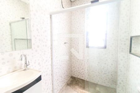 Banheiro da Suíte de casa para alugar com 2 quartos, 80m² em Jardim Nélia, São Paulo