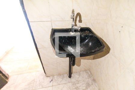 Banheiro de casa para alugar com 1 quarto, 20m² em Jardim Nélia, São Paulo