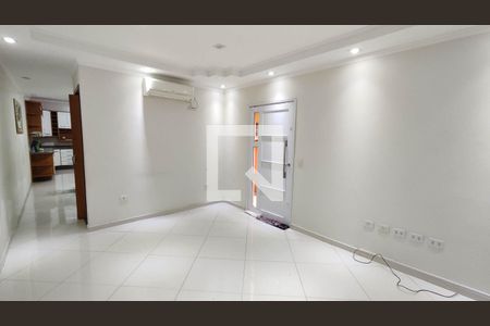 Sala de casa para alugar com 3 quartos, 250m² em Jardim Miragaia, São Paulo