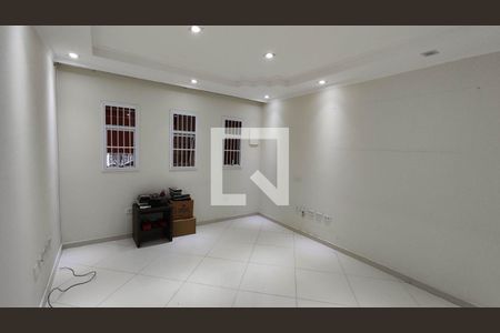 Sala de casa para alugar com 3 quartos, 250m² em Jardim Miragaia, São Paulo