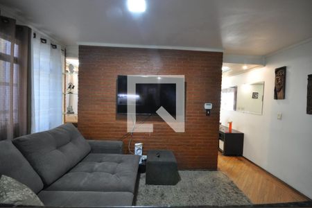 Sala de TV de casa à venda com 5 quartos, 300m² em Vila Nivi, São Paulo