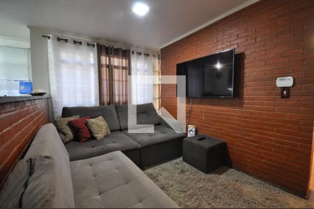 Sala de TV de casa à venda com 5 quartos, 300m² em Vila Nivi, São Paulo