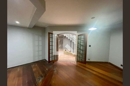 Casa para alugar com 4 quartos, 300m² em Jardim Santa Mena, Guarulhos