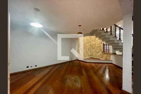 Casa para alugar com 4 quartos, 300m² em Jardim Santa Mena, Guarulhos