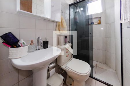 Banheiro de apartamento à venda com 2 quartos, 53m² em João Pinheiro, Belo Horizonte