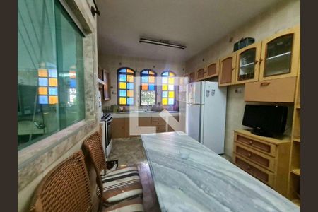 Casa à venda com 3 quartos, 180m² em Santa Efigênia, Belo Horizonte