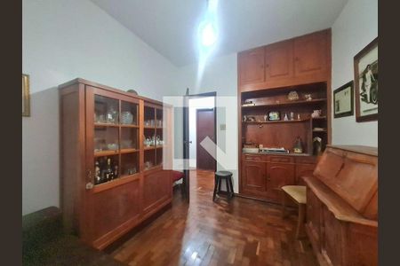 Casa à venda com 3 quartos, 180m² em Santa Efigênia, Belo Horizonte