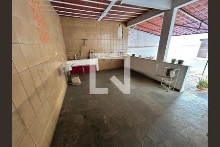 Casa à venda com 5 quartos, 400m² em Sagrada Família, Belo Horizonte