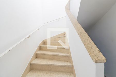 Escada de casa à venda com 5 quartos, 220m² em Planalto Paulista, São Paulo