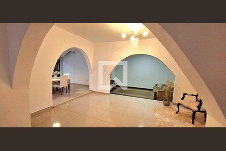 Casa à venda com 3 quartos, 320m² em Sagrada Família, Belo Horizonte