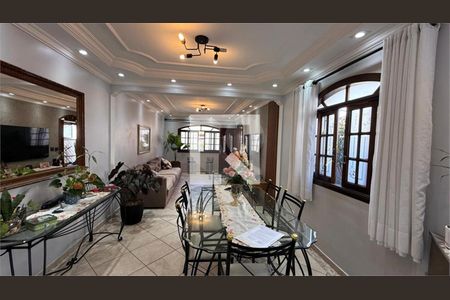 Casa à venda com 3 quartos, 200m² em Vila Mangalot, São Paulo