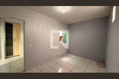 Quarto 01 de apartamento para alugar com 2 quartos, 40m² em Qr 210, Brasília