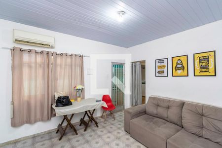 Sala de casa à venda com 2 quartos, 200m² em Brás de Pina, Rio de Janeiro
