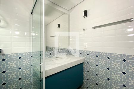 Banheiro de kitnet/studio para alugar com 1 quarto, 49m² em Santa Tereza, Belo Horizonte