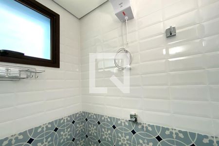 Banheiro de kitnet/studio para alugar com 1 quarto, 49m² em Santa Tereza, Belo Horizonte