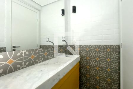 Lavabo de kitnet/studio para alugar com 1 quarto, 49m² em Santa Tereza, Belo Horizonte