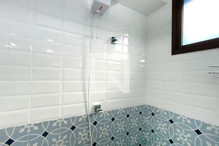 Banheiro de kitnet/studio para alugar com 1 quarto, 49m² em Santa Tereza, Belo Horizonte