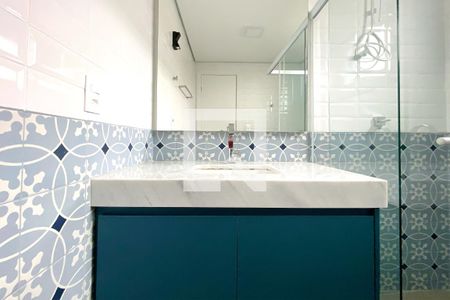 Banheiro de kitnet/studio para alugar com 1 quarto, 49m² em Santa Tereza, Belo Horizonte