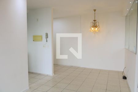 Sala de apartamento para alugar com 3 quartos, 55m² em Del Castilho, Rio de Janeiro