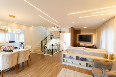 Sala  de casa de condomínio para alugar com 4 quartos, 240m² em Vila Albertina, São Paulo