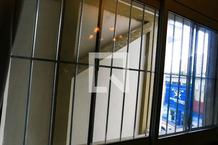 Sala  vista de casa para alugar com 2 quartos, 75m² em Jardim Maria Rosa, Taboão da Serra