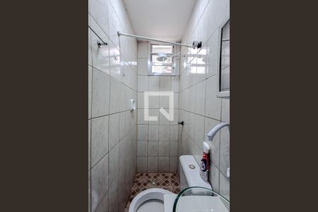 Banheiro de kitnet/studio para alugar com 1 quarto, 23m² em Bosque da Saúde, São Paulo