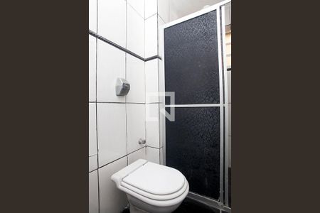 Banheiro de apartamento à venda com 1 quarto, 48m² em Petrópolis, Porto Alegre