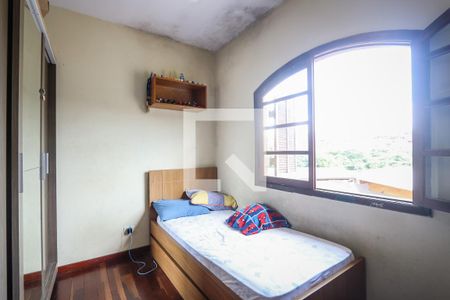 Quarto de casa para alugar com 4 quartos, 200m² em Jardim Salete, Taboão da Serra