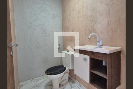 Lavabo de casa de condomínio para alugar com 3 quartos, 150m² em Vargem Pequena, Rio de Janeiro
