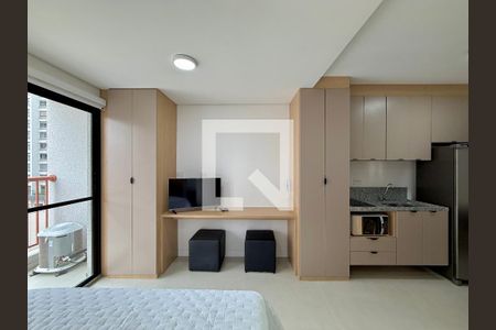 Quarto de kitnet/studio para alugar com 0 quarto, 27m² em Jardim das Acacias, São Paulo