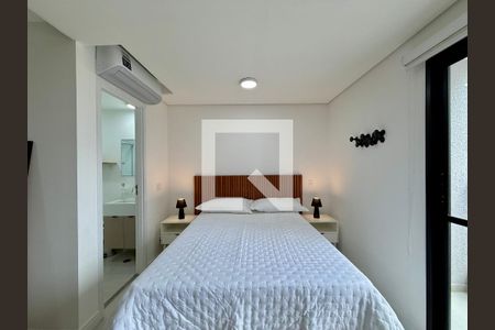 Quarto  de kitnet/studio para alugar com 0 quarto, 27m² em Jardim das Acacias, São Paulo