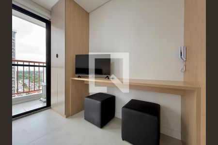 Quarto de kitnet/studio para alugar com 0 quarto, 27m² em Jardim das Acacias, São Paulo